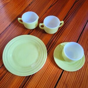 Midcentury 1940s 1950s yellow Little Hostess moderntone platonite tea set